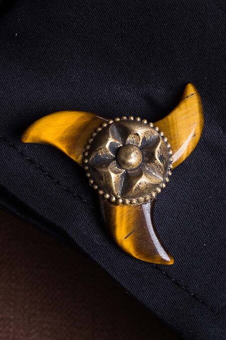 Cosa Nostraa Gold Metal Antique Triple Claw Cufflinks Online at Aza Fashions Cosa Nostraa_Gold Metal Antique Triple Claw Cufflinks _Online_at_Aza_Fashions