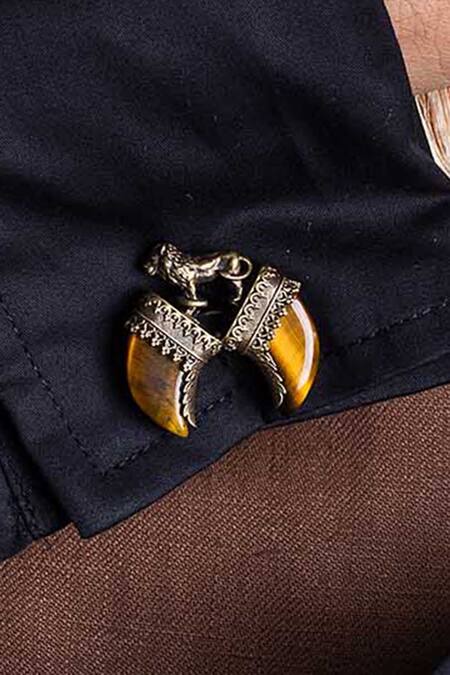 Cosa Nostraa Gold Metal Antique Lion Dual Claw Cufflinks Online at Aza Fashions Cosa Nostraa_Gold Metal Antique Lion Dual Claw Cufflinks _Online_at_Aza_Fashions