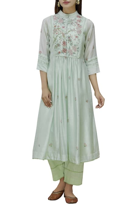 Neeta Bhargava Green Cotton Silk Kurta Mandarin Collarinner Round Neckline Hand Painted Set 