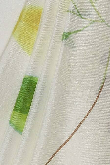 Vedika M_White Silk High Neck Printed Saree With Blouse_at_Aza_Fashions