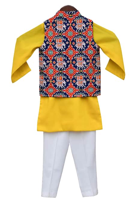 Shop Fayon Kids White Cotton, Silk Bundi Kurta Set at Aza Fashions Shop_Fayon Kids_White Cotton, Silk Bundi Kurta Set _at_Aza_Fashions