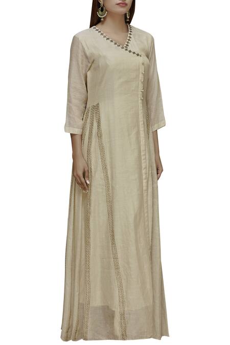 Priyam Narayan_Off White Handloom Chanderi V Neck Anarkali Set_Online_at_Aza_Fashions