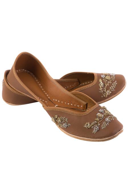 Shilpsutra_Brown Embroidered Leather Juttis _Online_at_Aza_Fashions