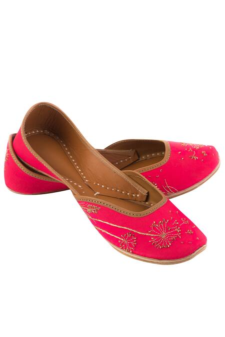 Shilpsutra_Pink Embroidered Leather Juttis _Online_at_Aza_Fashions