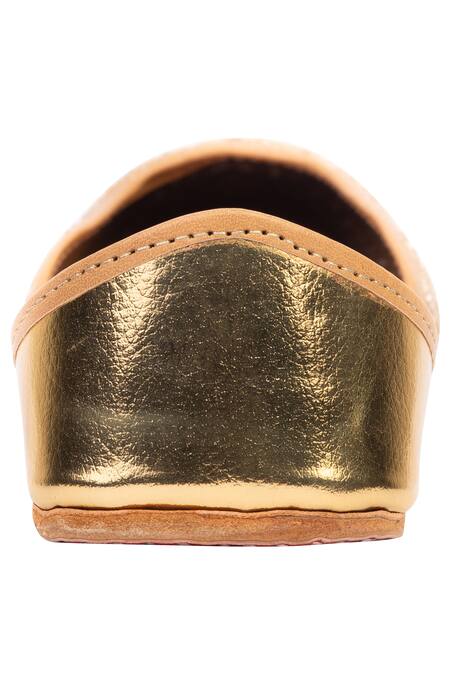 Shop Shilpsutra Gold Embroidered Juttis at Aza Fashions Shop_Shilpsutra_Gold Embroidered Juttis_at_Aza_Fashions