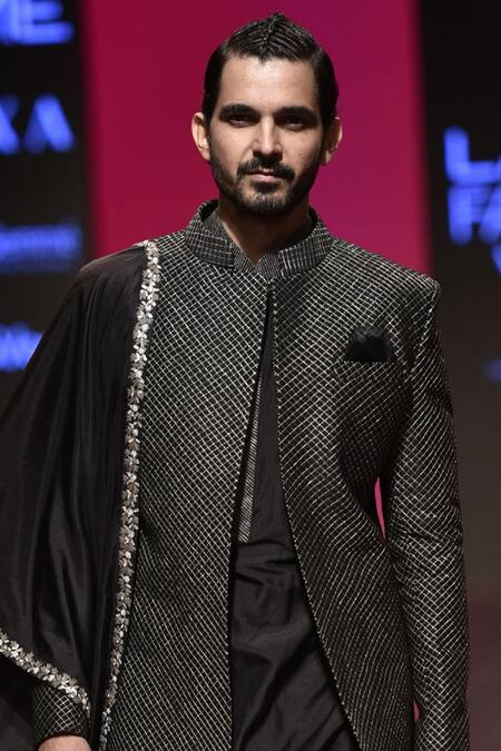 Sva By Sonam & Paras Modi Black Quilted Sherwani Set Online at Aza Fashions Sva By Sonam & Paras Modi_Black Quilted Sherwani Set_Online_at_Aza_Fashions