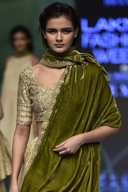 Punit Balana_Green Velvet, Silk Satin Round Bandhani Print Saree With Blouse _Online_at_Aza_Fashions