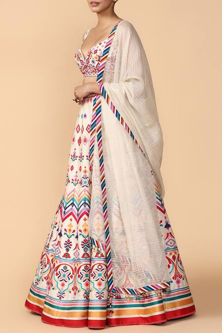 Tarun Tahiliani_Off White Raw Silk Leaf Neck Embroidered Lehenga Set _Online_at_Aza_Fashions