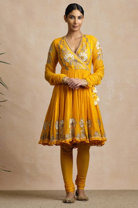 Sue Mue Yellow Handloom Maheshwari Cotton, Lycra Crepe V Neck Anarkali Set Online at Aza Fashions Sue Mue_Yellow Handloom Maheshwari Cotton, Lycra Crepe V Neck Anarkali Set _Online_at_Aza_Fashions