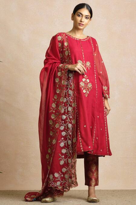 Buy Sue Mue Red Maheshwari Handloom Cotton And Banarasi Round Embroidered Kurta Set Online at Aza Fashions Buy_Sue Mue_Red Maheshwari Handloom Cotton And Banarasi Round Embroidered Kurta Set _Online_at_Aza_Fashions