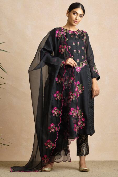 Buy_Sue Mue_Black Banarasi, Kora Round Embroidered Kurta Set _Online_at_Aza_Fashions