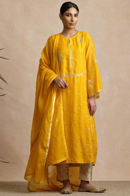 Sue Mue Yellow Maheshwari Handloom Cotton Notched Embroidered Kurta And Pant Set Online at Aza Fashions Sue Mue_Yellow Maheshwari Handloom Cotton Notched Embroidered Kurta And Pant Set _Online_at_Aza_Fashions