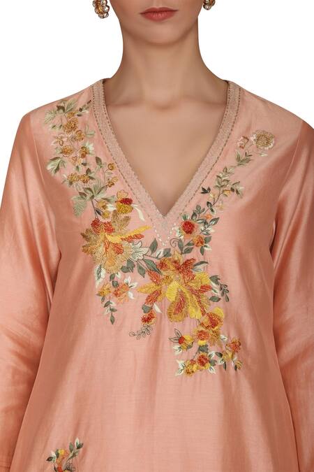Buy_Varun Bahl_Peach Chanderi V-shaped Neckline Embroidered Kurta Set_Online_at_Aza_Fashions