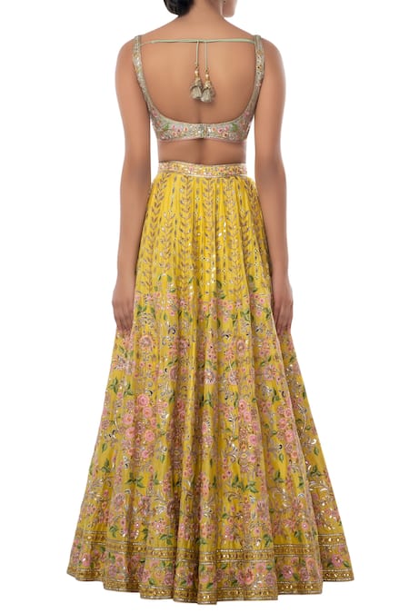 Shop Tamanna Punjabi Kapoor Yellow Net, Chanderi Silk Square Neck Embroidered Bridal Lehenga Set at Aza Fashions Shop_Tamanna Punjabi Kapoor_Yellow Net, Chanderi Silk Square Neck Embroidered Bridal Lehenga Set _at_Aza_Fashions