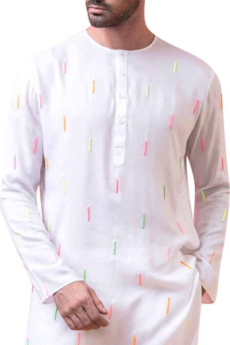 Buy_Arjuun Kilachand_White Cotton Embroidered Kurta _Online_at_Aza_Fashions
