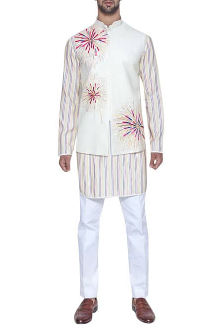 Arjuun Kilachand Off White Wool Blend Embroidered Bundi With Kurta Online at Aza Fashions Arjuun Kilachand_Off White Wool Blend Embroidered Bundi With Kurta _Online_at_Aza_Fashions