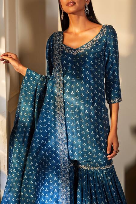 Sana Barreja Blue Chanderi V Neck Kurta Set Online at Aza Fashions Sana Barreja_Blue Chanderi V Neck Kurta Set _Online_at_Aza_Fashions