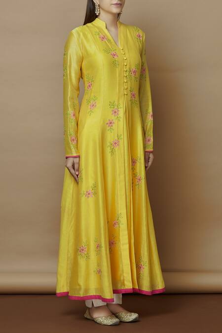 Nachiket Barve_Yellow Chanderi Kurta Mandarin Collar Inner V Neck Embroidered_Online_at_Aza_Fashions
