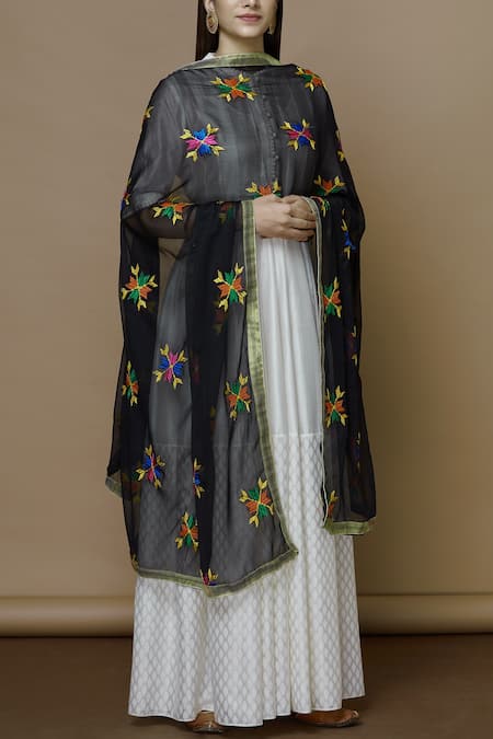 Samyukta Singhania Black Crepe Phulkari Dupatta