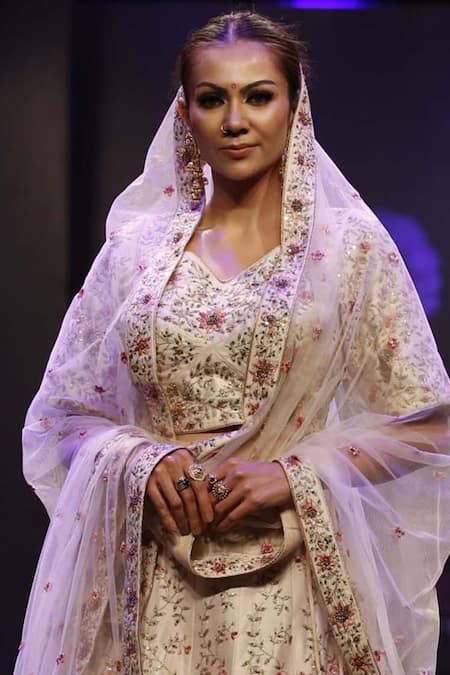 Rahul Singh_Gold Net, Chanderi Silk Sweetheart Neck Embroidered Bridal Lehenga Set _Online_at_Aza_Fashions