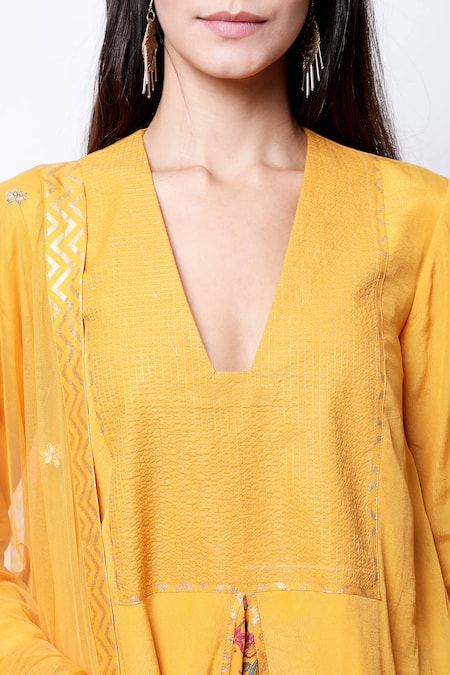Shop_Nikasha_Yellow Cotton Silk V Neck Printed Kurta Set _Online_at_Aza_Fashions
