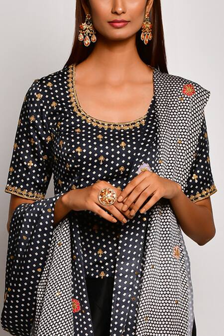 Swati Vijaivargie Black Viscose Silk Satin Scoop Neck Printed Pre-draped Pant Saree at Aza Fashions Swati Vijaivargie_Black Viscose Silk Satin Scoop Neck Printed Pre-draped Pant Saree _at_Aza_Fashions