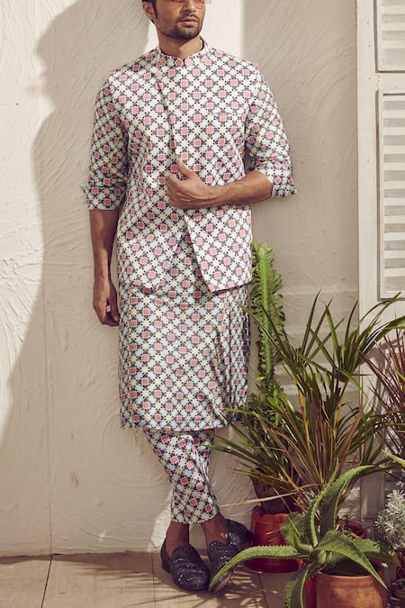 Men Ethnic Motifs Embroidered Sequinned Chikankari Kurta with Trousers |  Kurta designs, Trousers design, Anarkali kurta