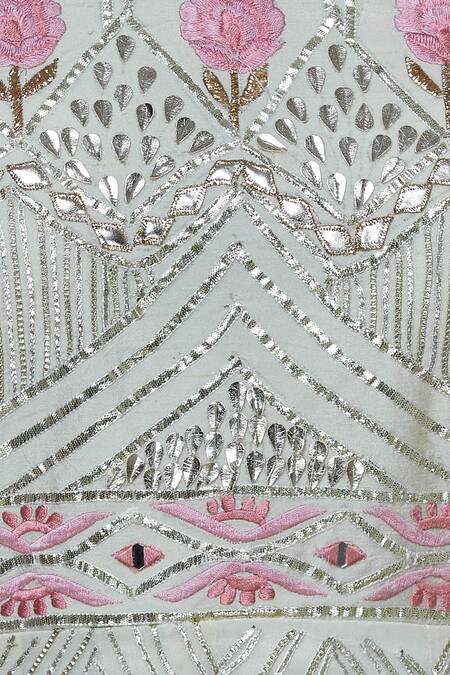 Abhi Singh_White Georgette Round Embroidered Anarkali With Dupatta _at_Aza_Fashions