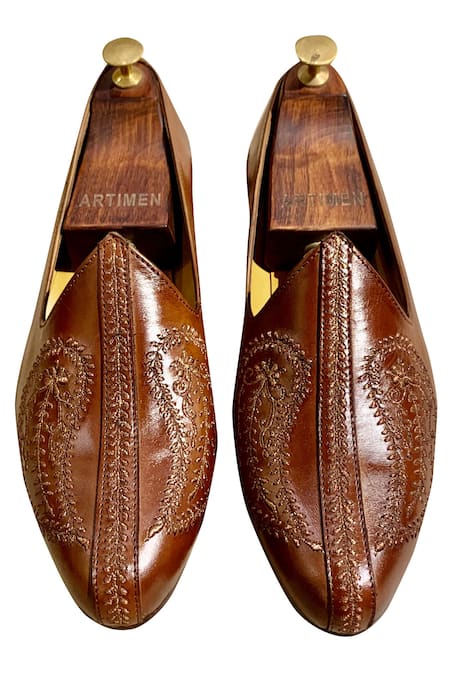 Shop Artimen Brown Leather Embroidered Juttis at Aza Fashions Shop_Artimen_Brown Leather Embroidered Juttis _at_Aza_Fashions