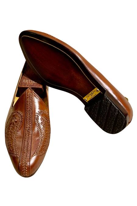 Buy Artimen Brown Leather Embroidered Juttis Online at Aza Fashions Buy_Artimen_Brown Leather Embroidered Juttis _Online_at_Aza_Fashions