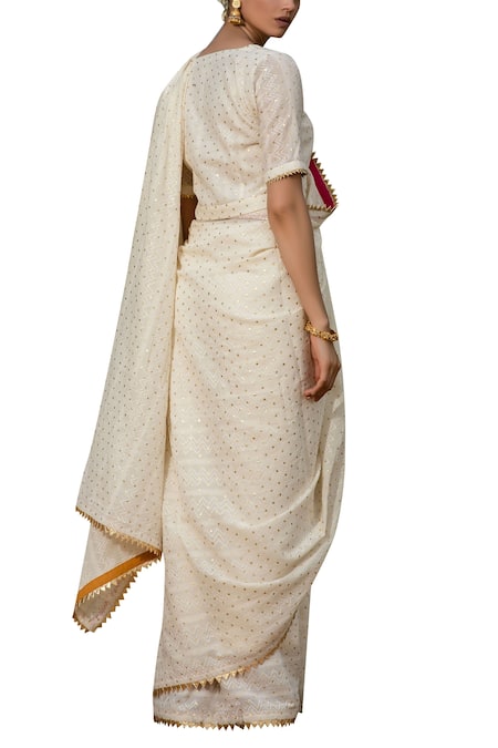 Shop_Kharakapas_Off White Printed Saree With Blouse _at_Aza_Fashions