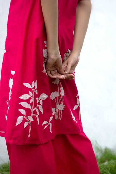 Buy_Payal Pratap_Red Chanderi V-shaped Neckline Kurta Set _Online_at_Aza_Fashions