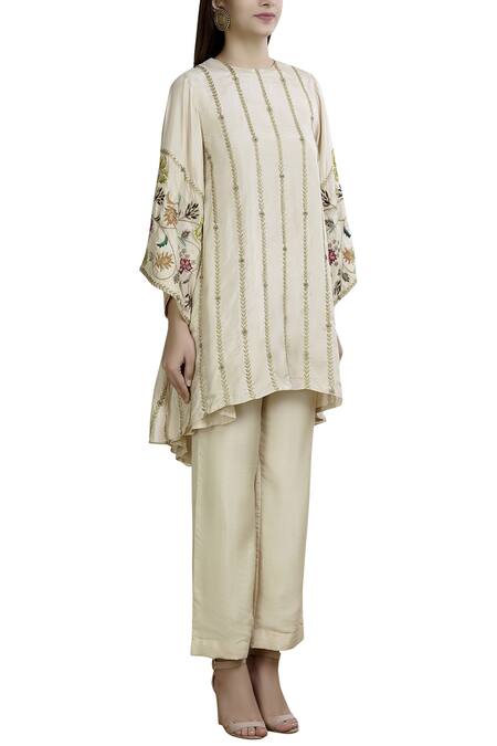 Samatvam By Anjali Bhaskar_Off White Shantoon, Habutai Silk Round Hand Embroidered Kurta Set _Online_at_Aza_Fashions
