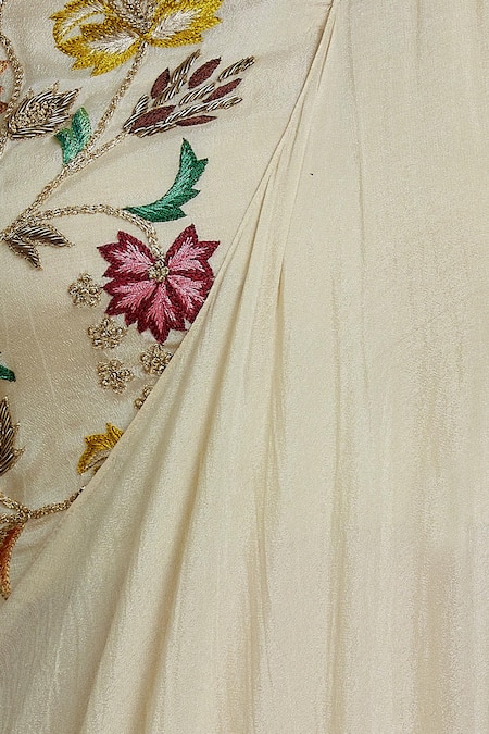 Samatvam By Anjali Bhaskar_Off White Crepe Shantoon V-shaped Neckline Embroidered Pre-draped Saree _at_Aza_Fashions