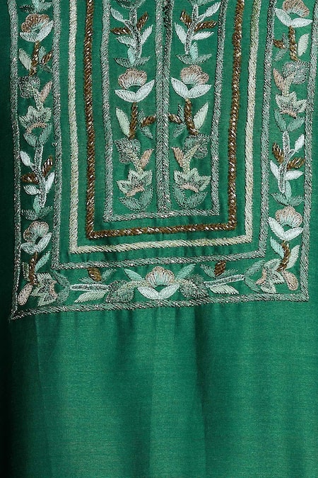 Samatvam By Anjali Bhaskar Green Organza, Chanderi Silk, Shatoon Notched Embroidered Kurta Set at Aza Fashions Samatvam By Anjali Bhaskar_Green Organza, Chanderi Silk, Shatoon Notched Embroidered Kurta Set _at_Aza_Fashions