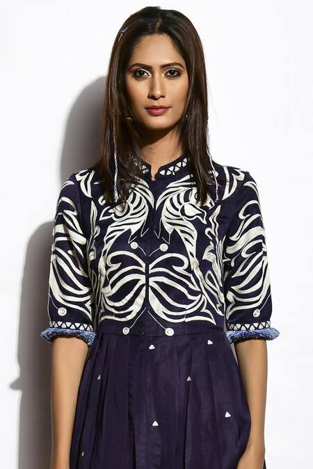 Swati Vijaivargie_Blue Linen Satin Mandarin Collar Embroidered Kurta Pant Set _Online_at_Aza_Fashions