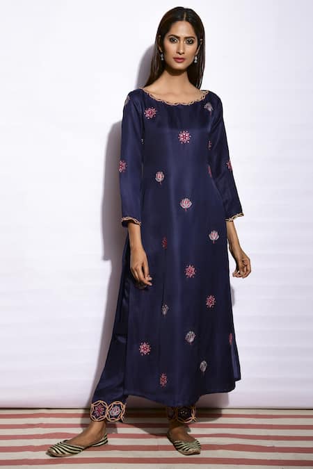 Swati Vijaivargie Linen Satin Kurta Set 