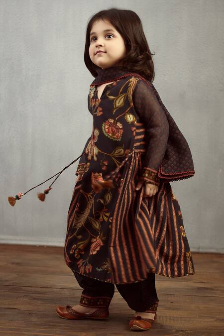 Buy Torani Black Chanderi, Cotton Printed Kurta Set Online at Aza Fashions Buy_Torani_Black Chanderi, Cotton Printed Kurta Set_Online_at_Aza_Fashions