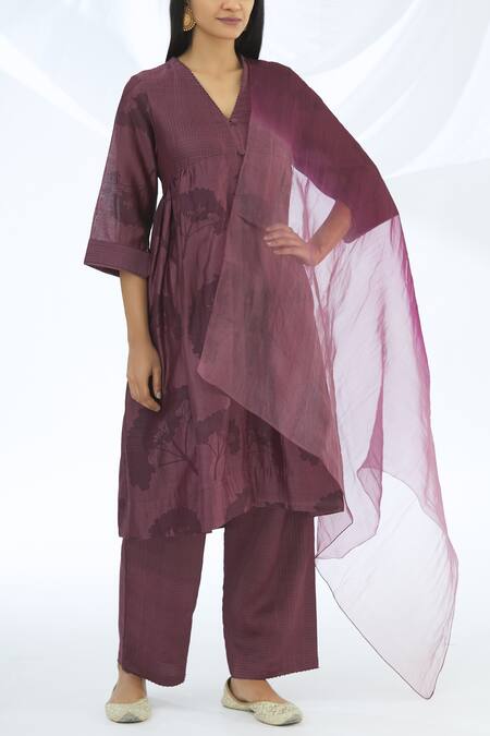 Shagun Manchanda_Purple Chanderi Silk V Neck Kurta Set  _Online_at_Aza_Fashions