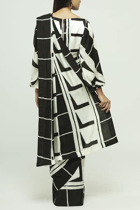 Shop Vedika M Black Square Neck Printed Silk Saree With Blouse at Aza Fashions Shop_Vedika M_Black Square Neck Printed Silk Saree With Blouse _at_Aza_Fashions