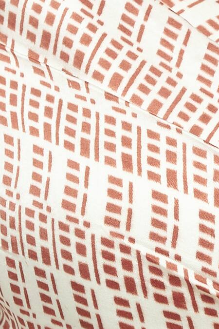 Vedika M Multi Color Organza, Satin V-shaped Printed Saree With Blouse at Aza Fashions Vedika M_Multi Color Organza, Satin V-shaped Printed Saree With Blouse_at_Aza_Fashions