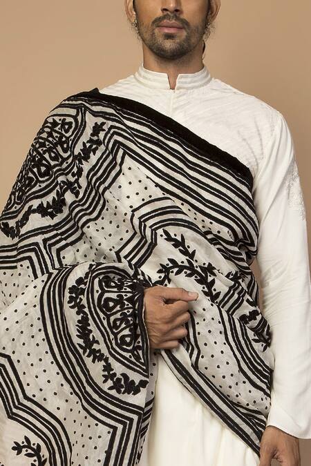 Buy Siddartha Tytler Black Velvet Shawl Online at Aza Fashions Buy_Siddartha Tytler_Black Velvet Shawl _Online_at_Aza_Fashions