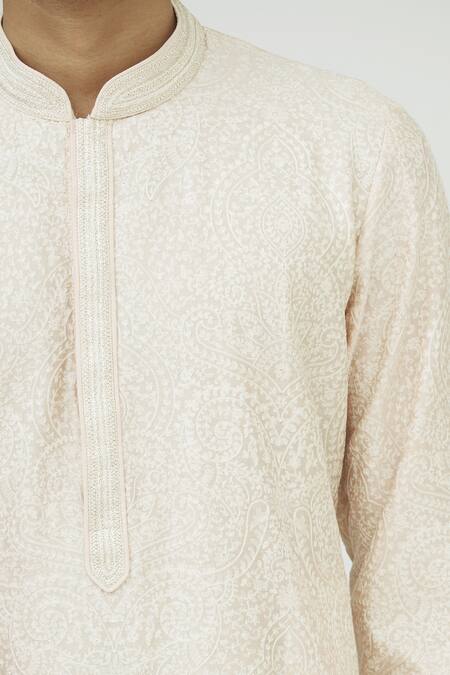 Vanshik Off White Chanderi Silk Kurta Set at Aza Fashions Vanshik_Off White Chanderi Silk Kurta Set _at_Aza_Fashions