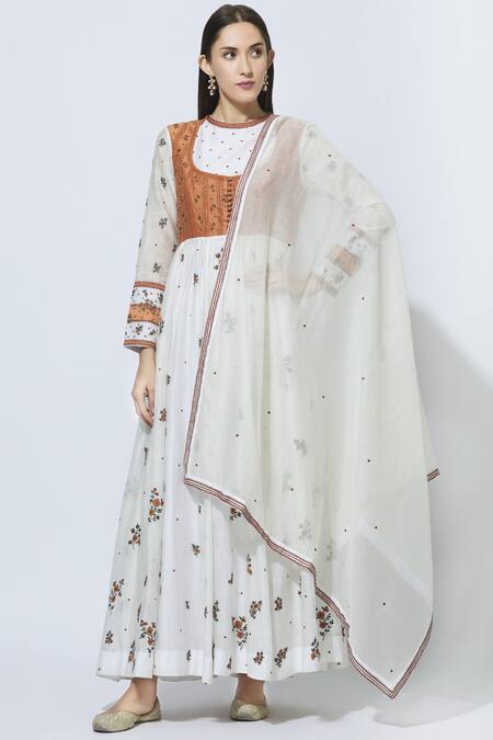 Virtuoso By Mekha And Anurag White Chanderi Round Anarkali With Dupatta Online at Aza Fashions Virtuoso By Mekha And Anurag_White Chanderi Round Anarkali With Dupatta_Online_at_Aza_Fashions