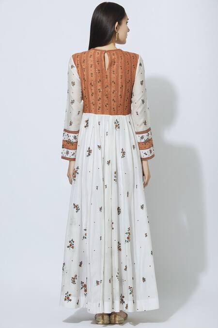 Shop Virtuoso By Mekha And Anurag White Chanderi Round Anarkali With Dupatta at Aza Fashions Shop_Virtuoso By Mekha And Anurag_White Chanderi Round Anarkali With Dupatta_at_Aza_Fashions