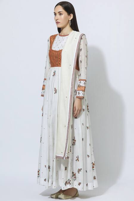 Buy Virtuoso By Mekha And Anurag White Chanderi Round Anarkali With Dupatta Online at Aza Fashions Buy_Virtuoso By Mekha And Anurag_White Chanderi Round Anarkali With Dupatta_Online_at_Aza_Fashions