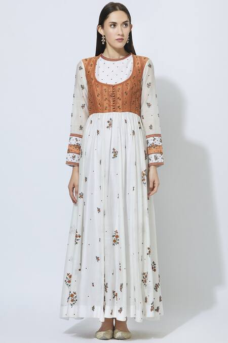 Shop Virtuoso By Mekha And Anurag White Chanderi Round Anarkali With Dupatta Online at Aza Fashions Shop_Virtuoso By Mekha And Anurag_White Chanderi Round Anarkali With Dupatta_Online_at_Aza_Fashions