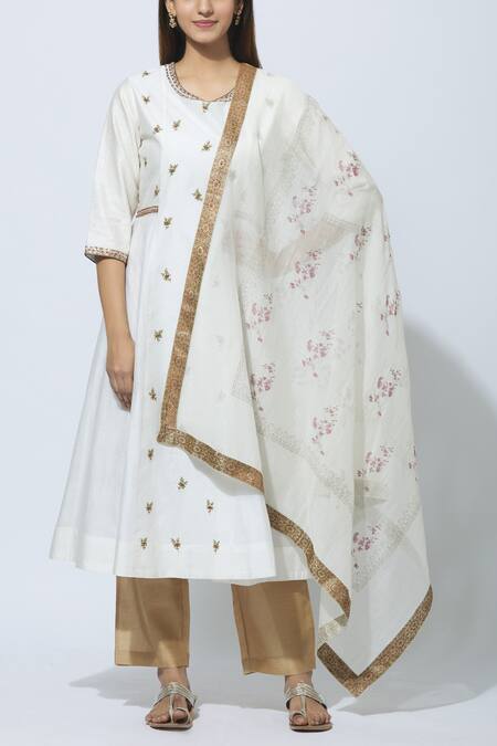 Virtuoso By Mekha And Anurag_White Chanderi Round Kurta With Dupatta_Online_at_Aza_Fashions
