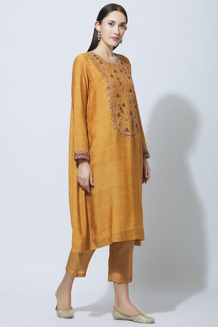 Virtuoso by Mekha and Anurag Chanderi Embroidered Kurta 