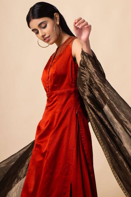 Ekaya Banaras Maroon Handwoven Banarasi Silk Kurta Lehenga Set Online at Aza Fashions Ekaya Banaras_Maroon Handwoven Banarasi Silk Kurta Lehenga Set_Online_at_Aza_Fashions